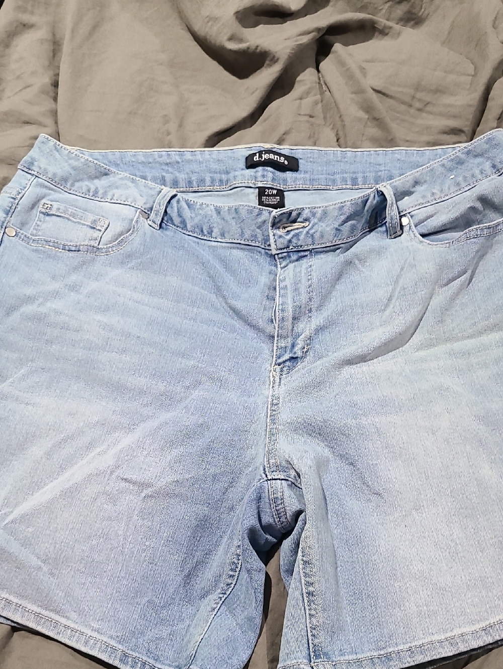 d. jeans Light Wash Blue Denim Shorts 4" Inseam